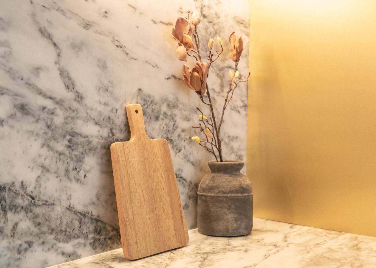 Village Aparthotel By Boa Porto Buitenkant foto A cutting board