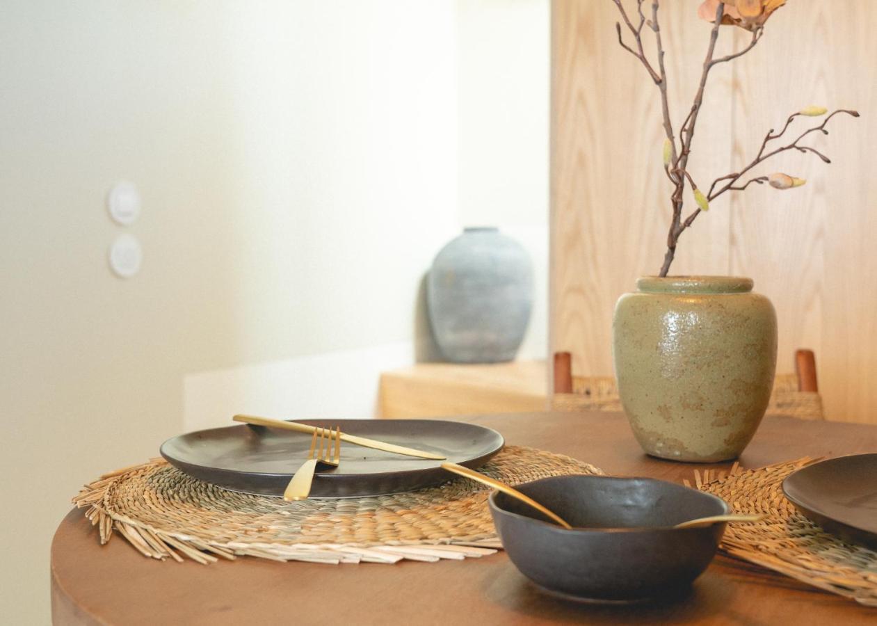 Village Aparthotel By Boa Porto Buitenkant foto A wabi-sabi table setting