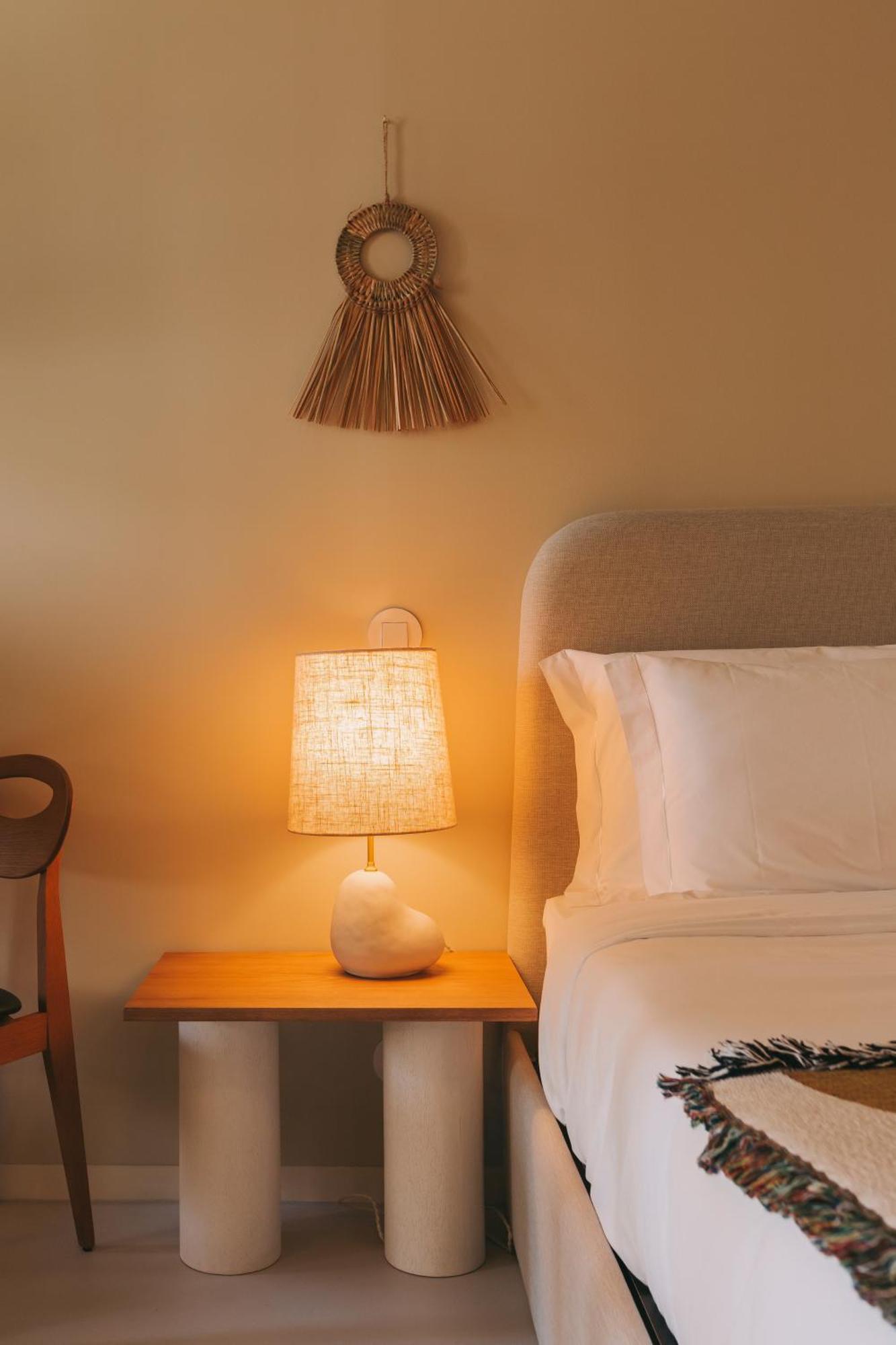Village Aparthotel By Boa Porto Kamer foto A table lamp