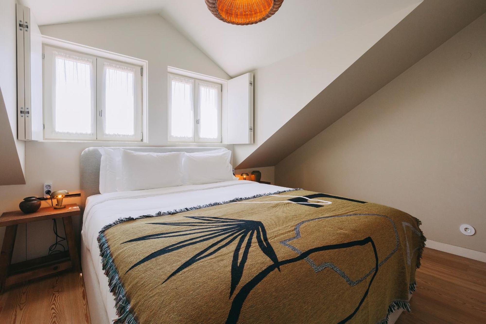 Village Aparthotel By Boa Porto Kamer foto A bed with a throw